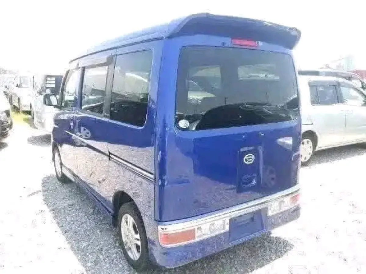 2006 Mini bus available for sale - Image 2