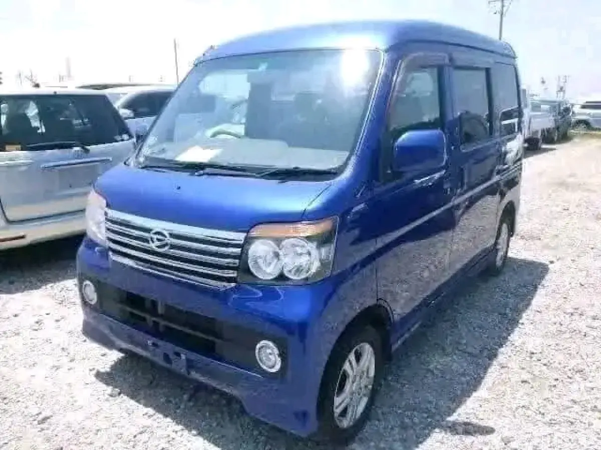 2006 Mini bus available for sale - Image 1