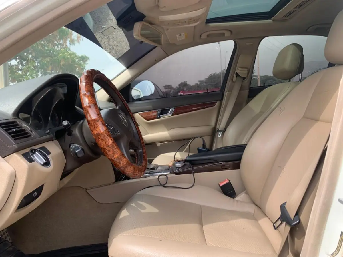 Mercedes Benz C300 2011 - Image 5