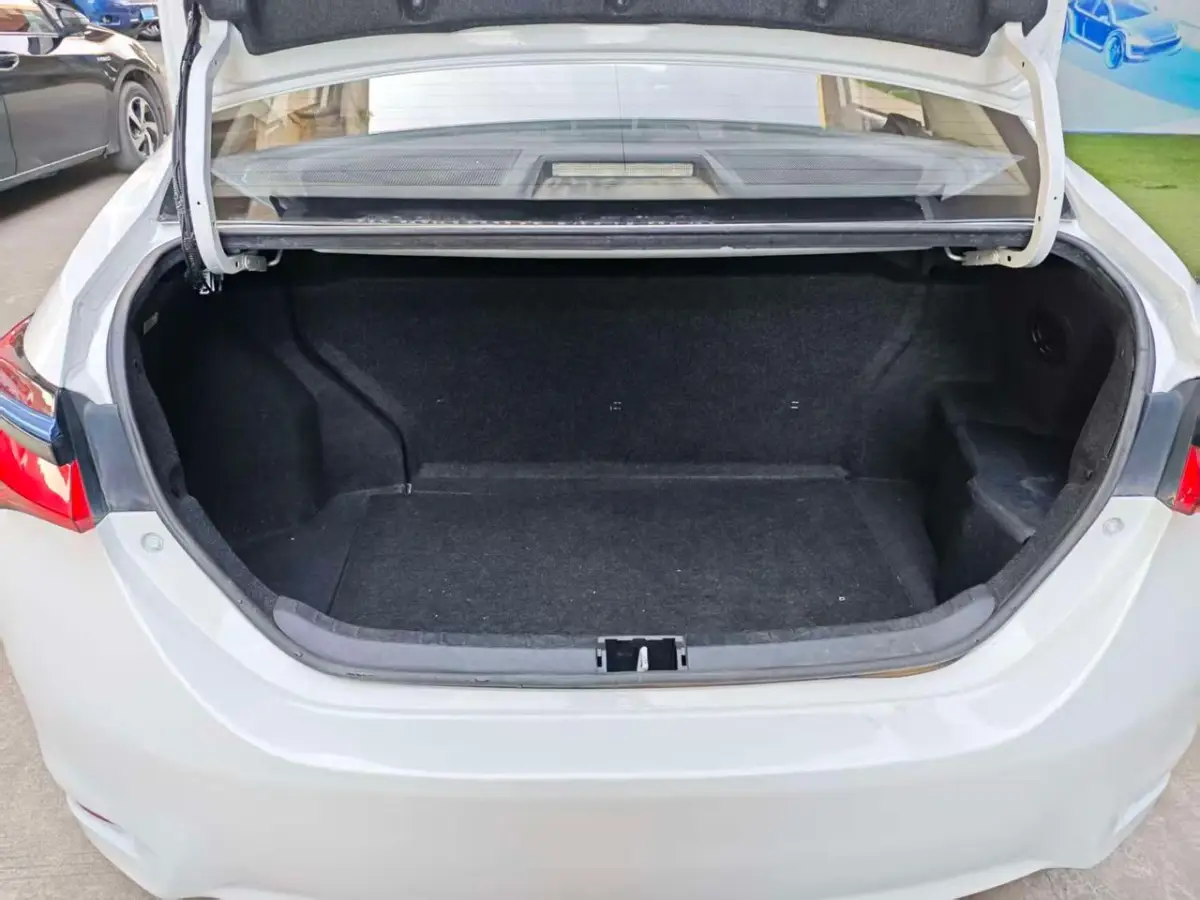 Toyota Corolla Altis Hybrid 2020 Model Automatic - Image 4