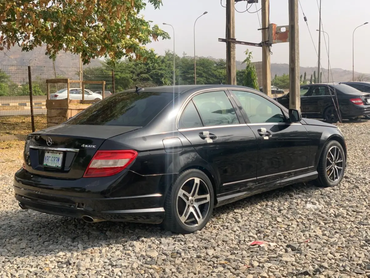 Mercedes Benz C300 2009 - Image 2