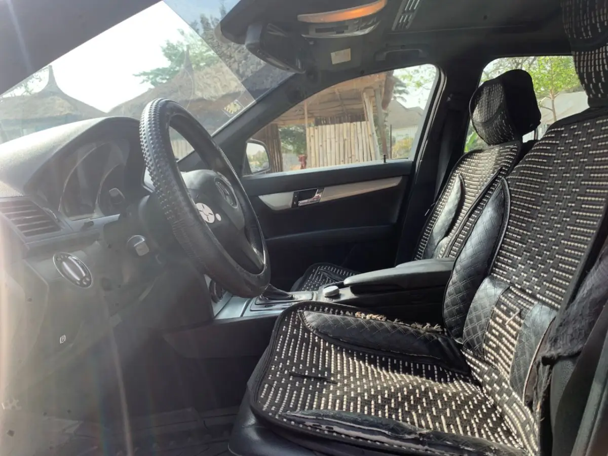 Mercedes Benz C300 2009 - Image 7