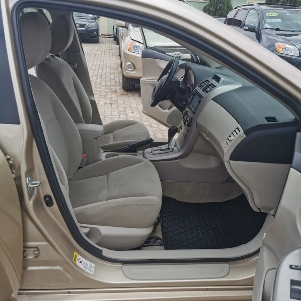 Neat Toyota Corolla for sale - Image 4