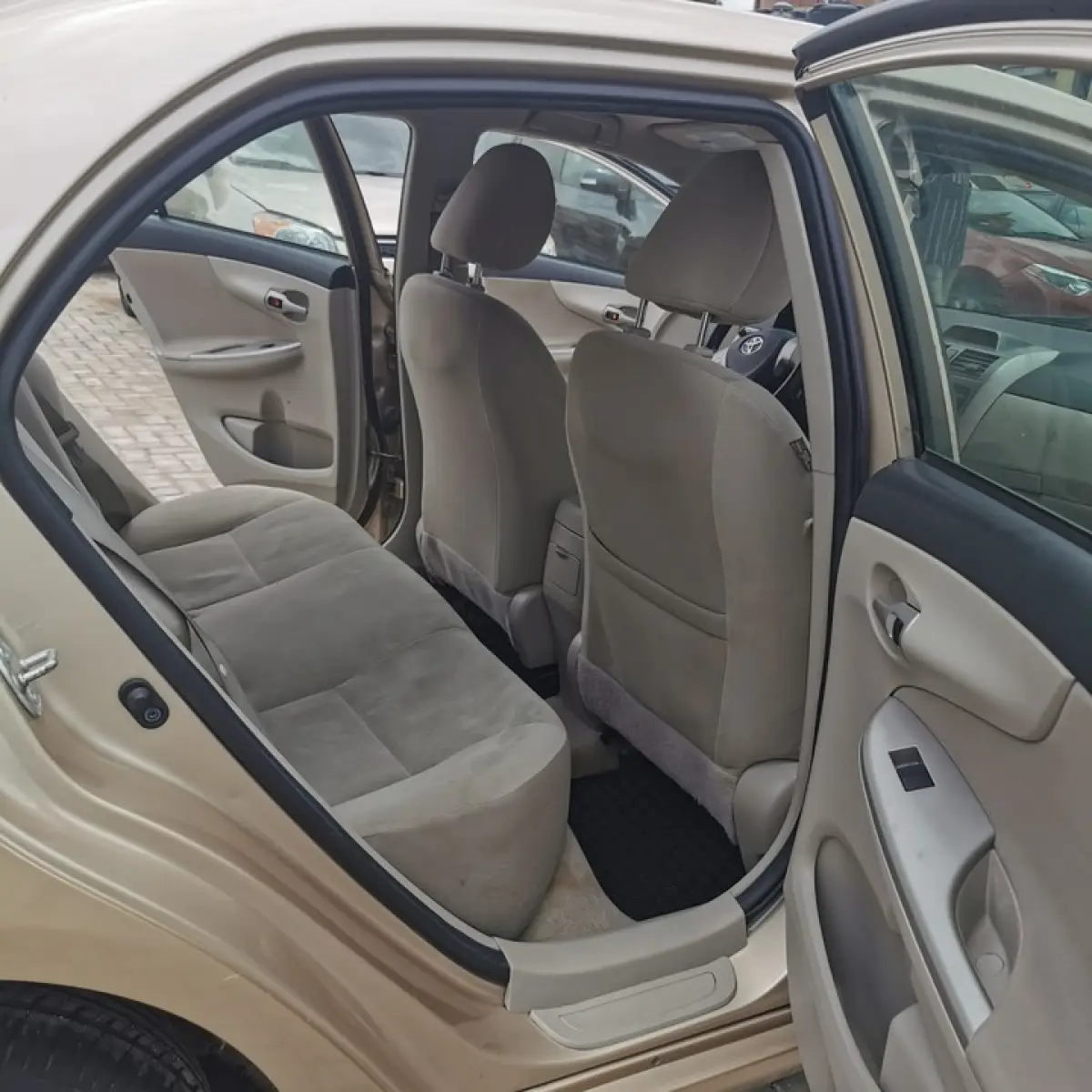 Neat Toyota Corolla for sale - Image 5