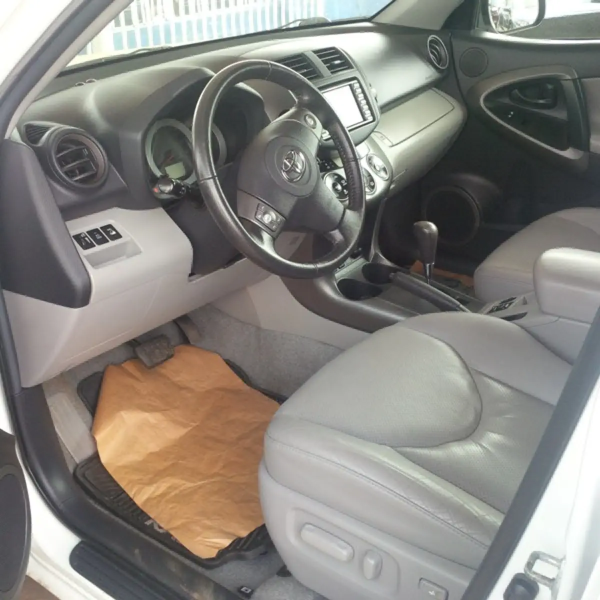 Buy and drive Toyota RAV4 - Image 2