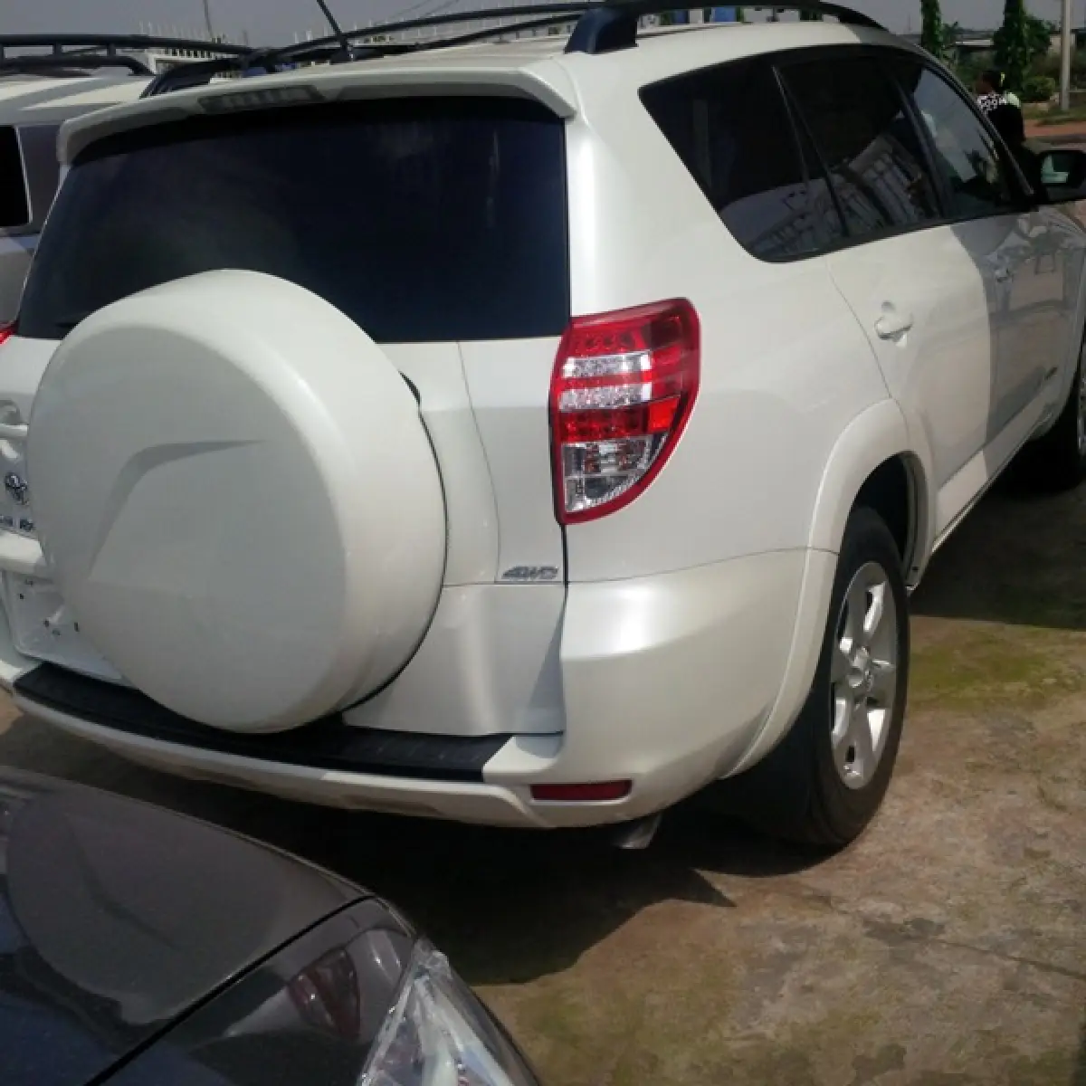 Buy and drive Toyota RAV4 - Image 4