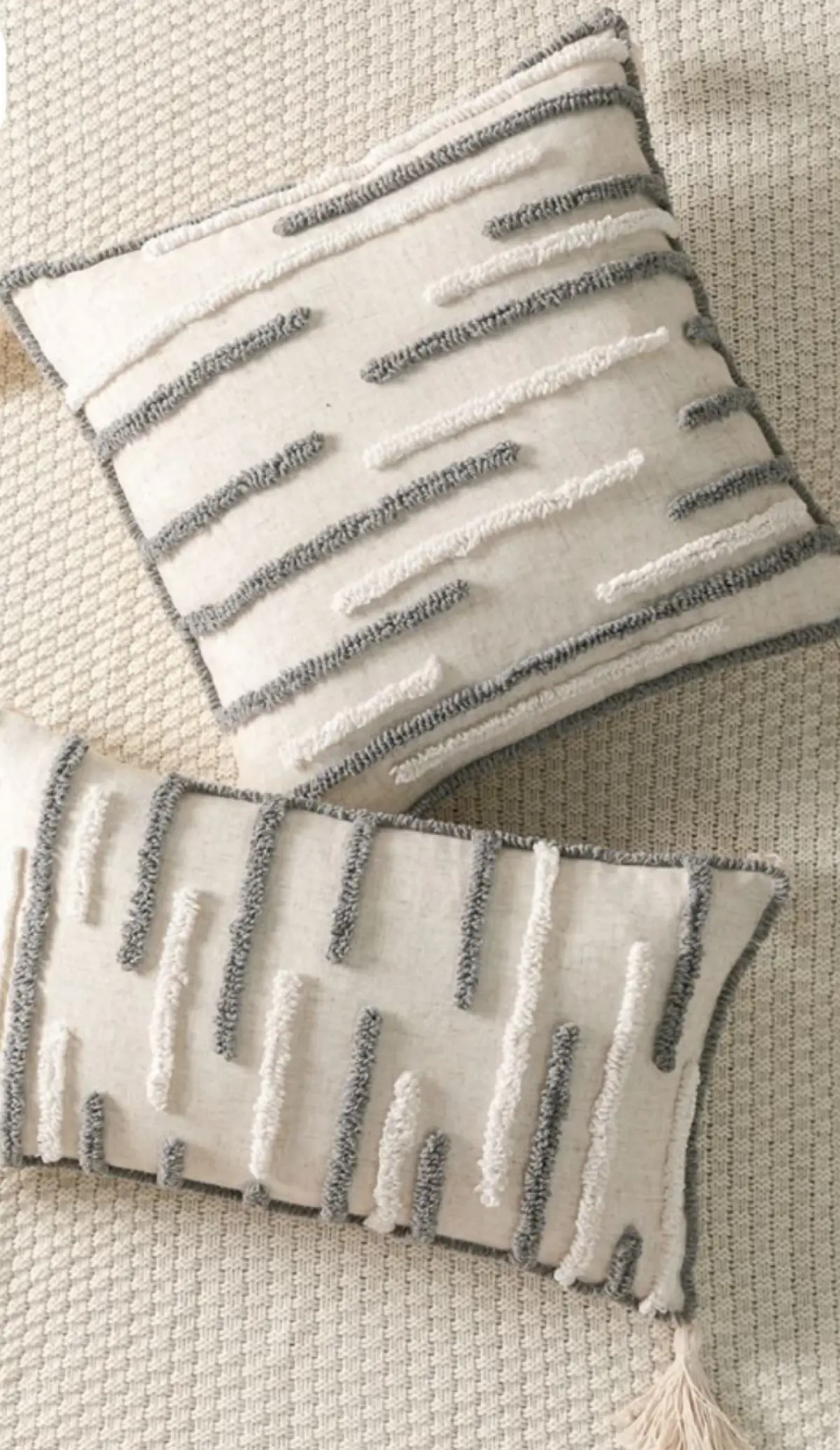 Throw pillows - Image 1