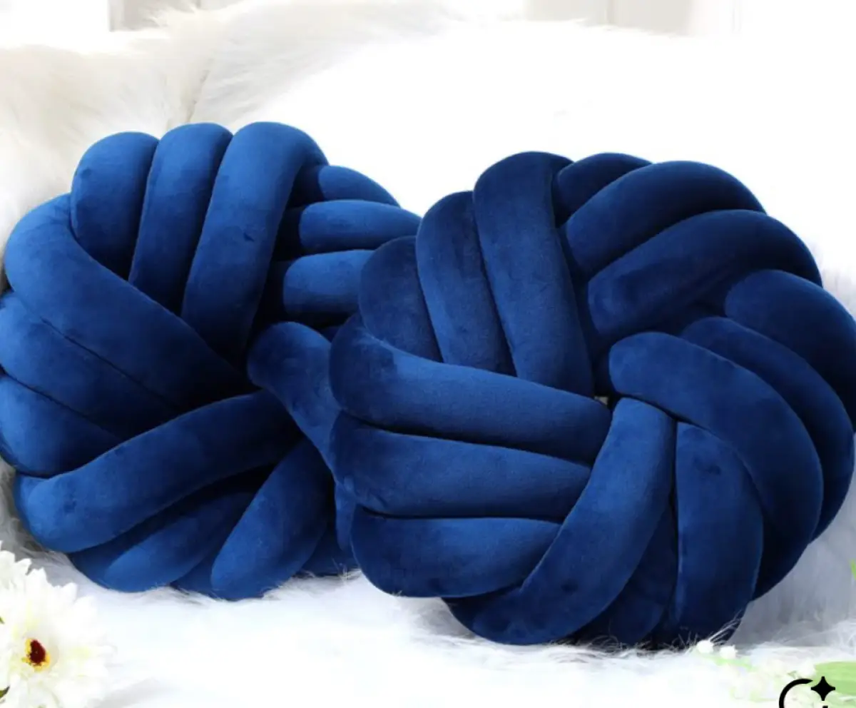 Throw pillows - Image 4