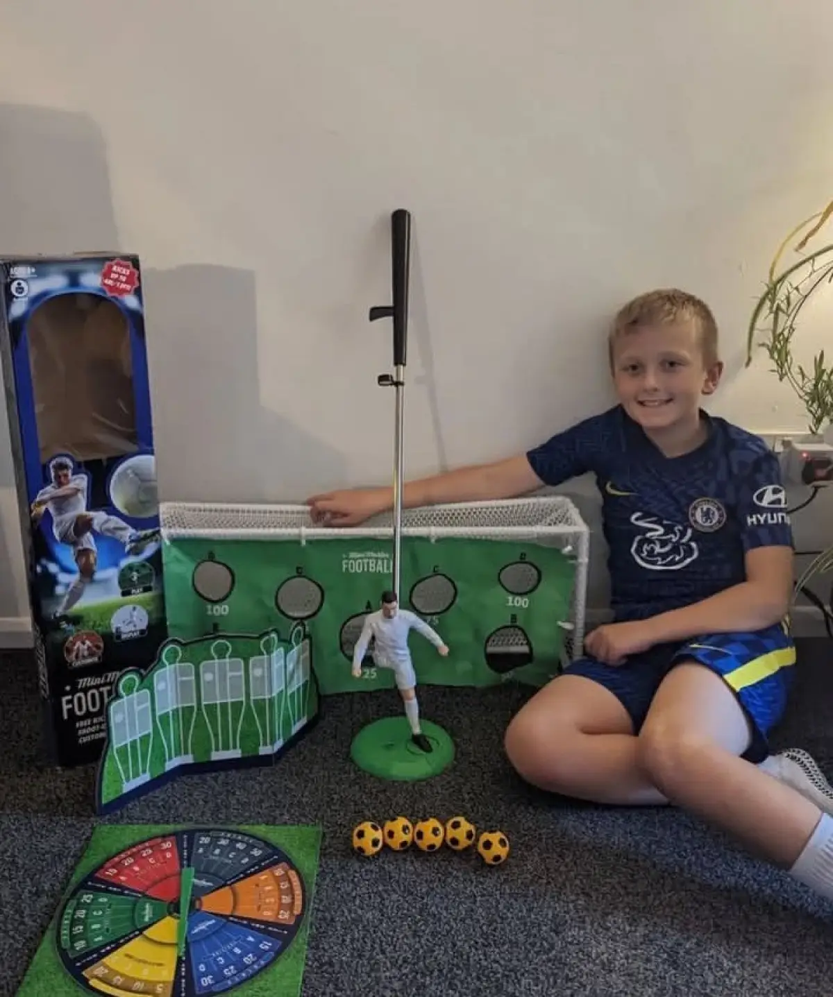 Minimastersports football kick game toy - Image 1