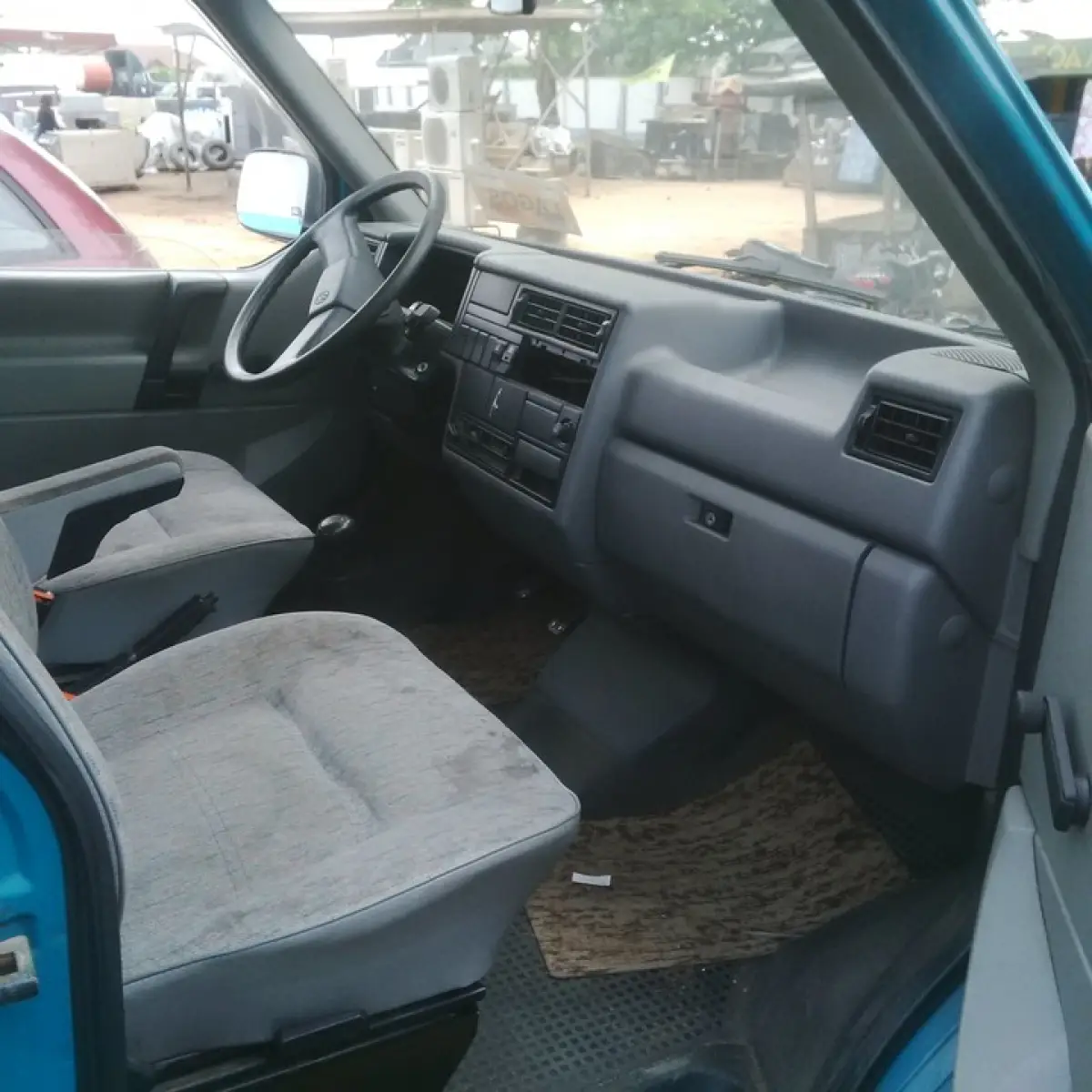 Volkswagen T4 00 Petrol Engine Bus - Image 3