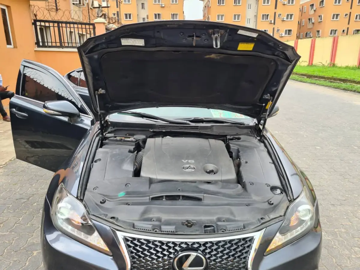 Clean neat Lexus Is250 for sale - Image 5