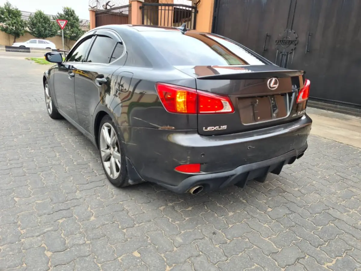 Clean neat Lexus Is250 for sale - Image 11
