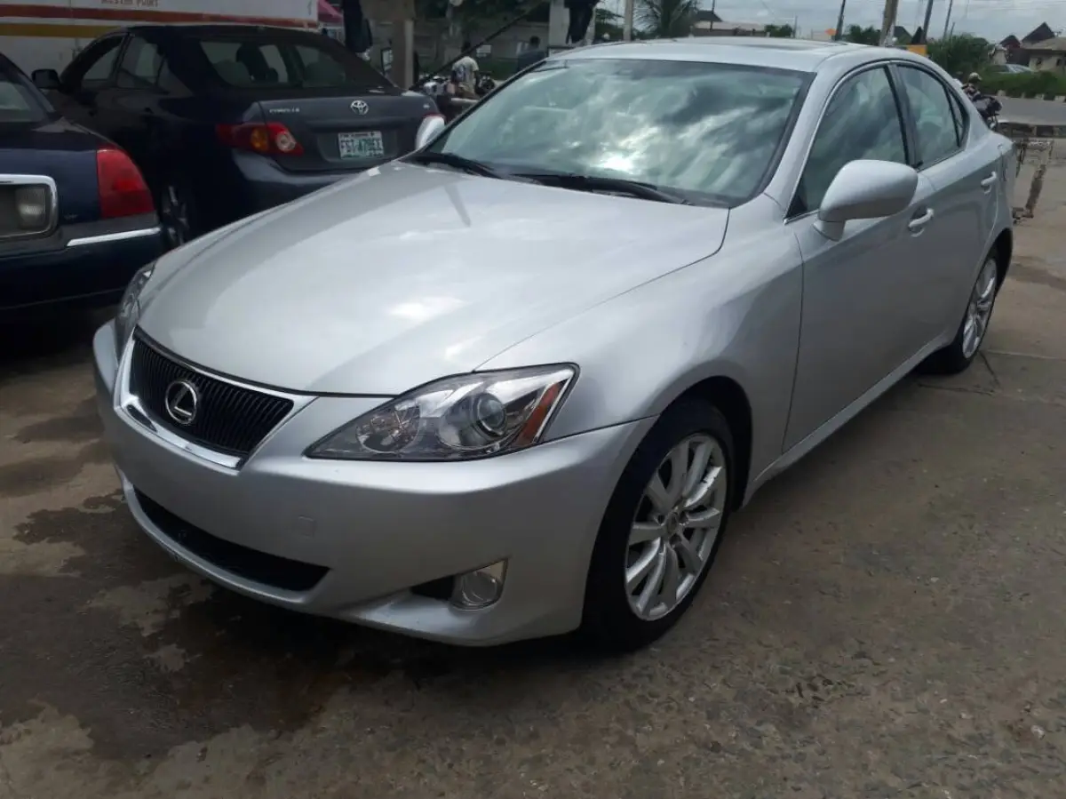 2008 Lexus is250 silver - Image 2