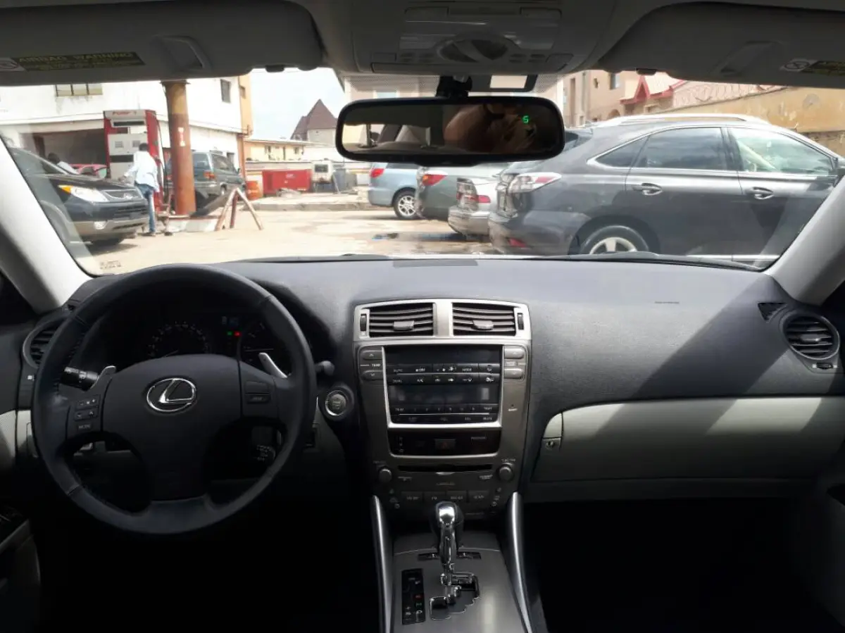 2008 Lexus is250 silver - Image 4