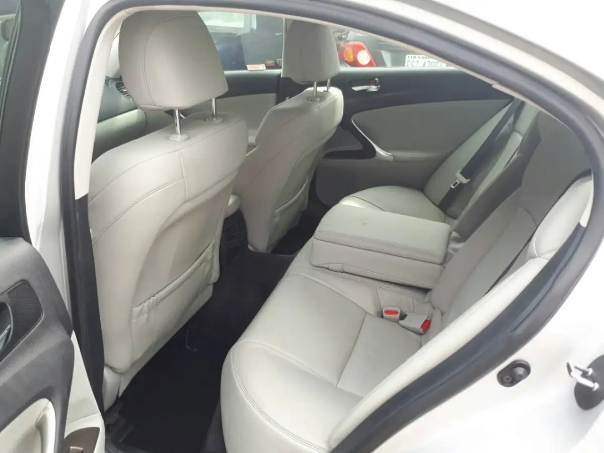 2008 Lexus is250 silver - Image 5