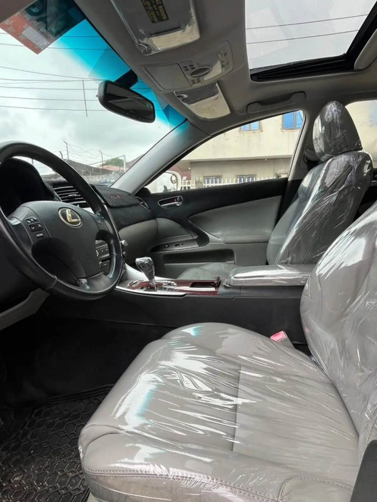 Super clean Lexus Is250 - Image 5