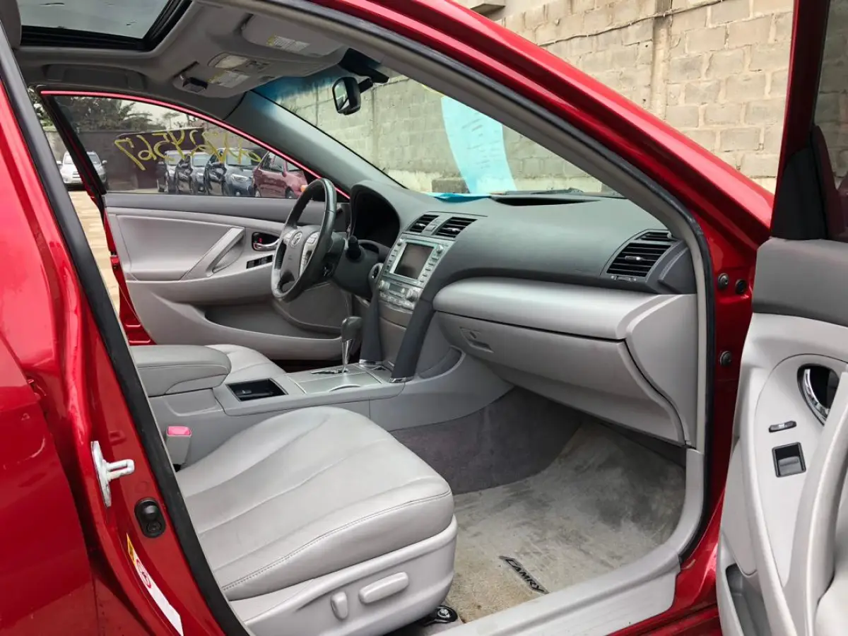 Lagos Cleared 2008 Toyota Camry Hybrid - Image 6