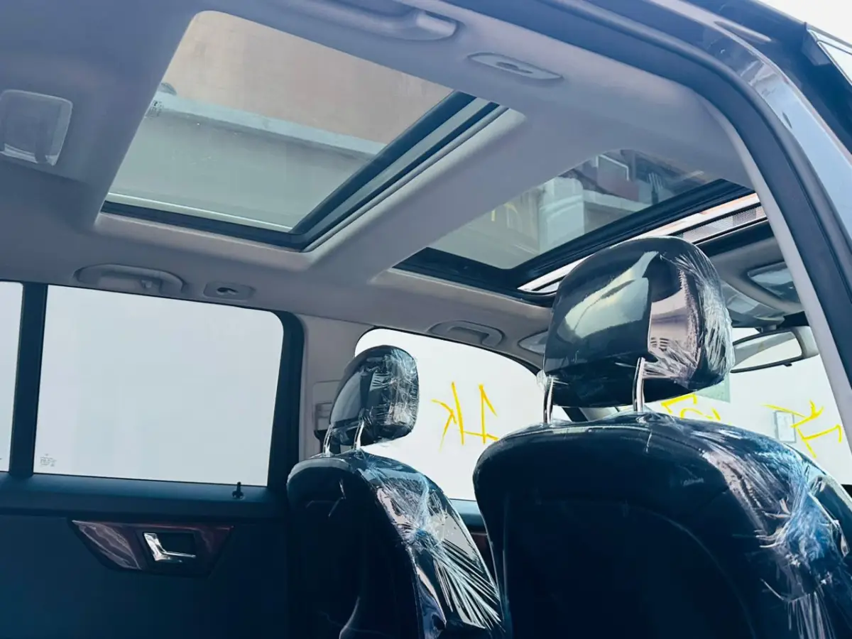 Benz GLK350, 2010 - Image 6