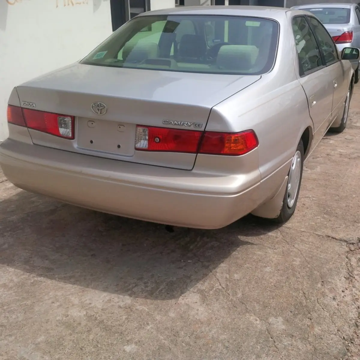 Gold 2000 Toyota Camry Le - Image 7