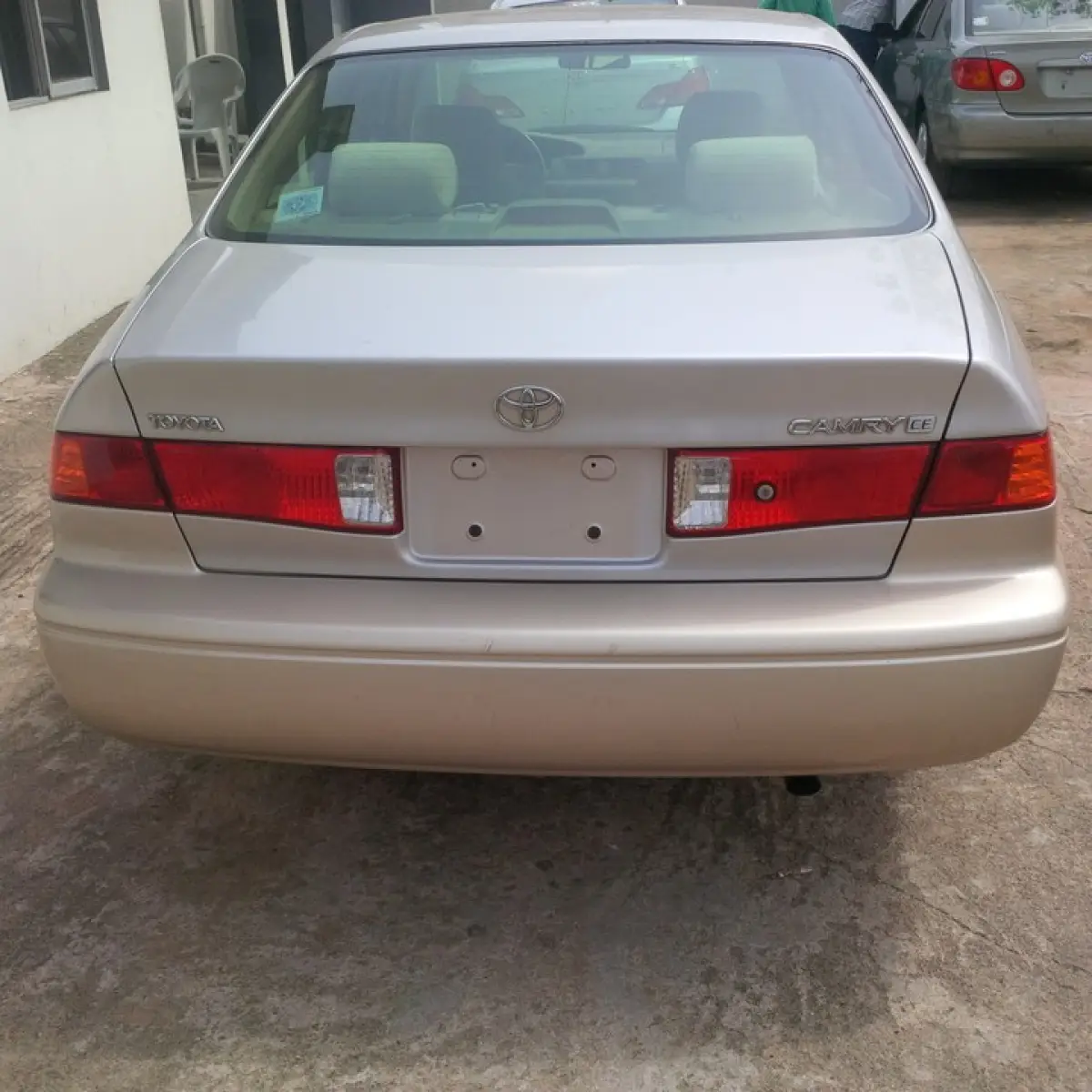 Gold 2000 Toyota Camry Le - Image 8
