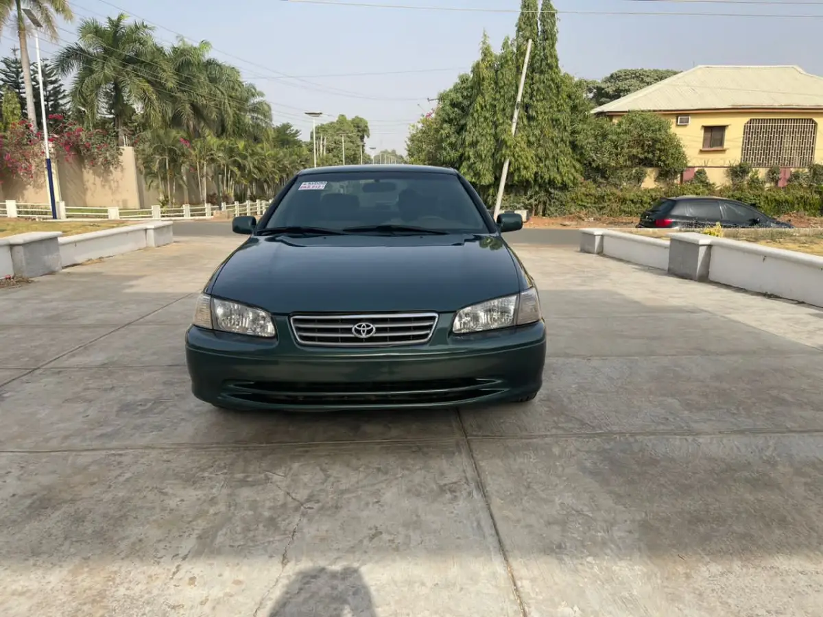 Toyota Camry 2000 - Image 2