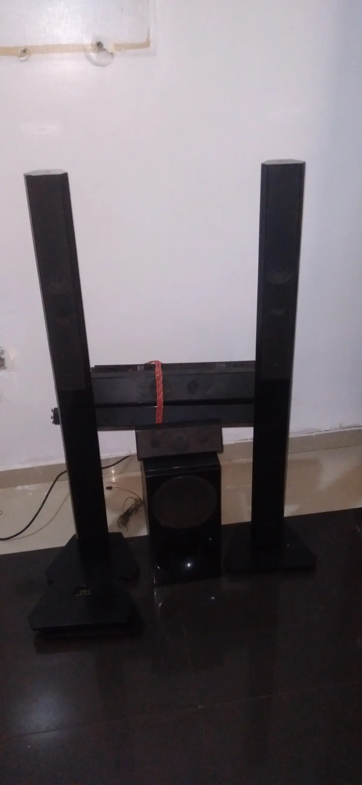 Samsung Home Theater sound system - Image 1