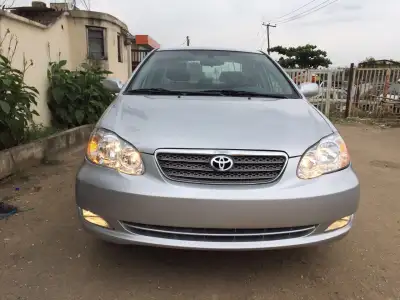 Silver Toyota Corolla LE 2006