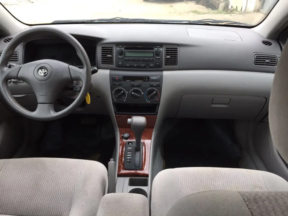 Silver Toyota Corolla LE 2006 - Image 2