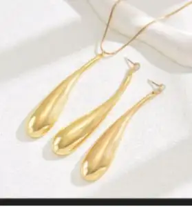 Classic ladies jewelry set