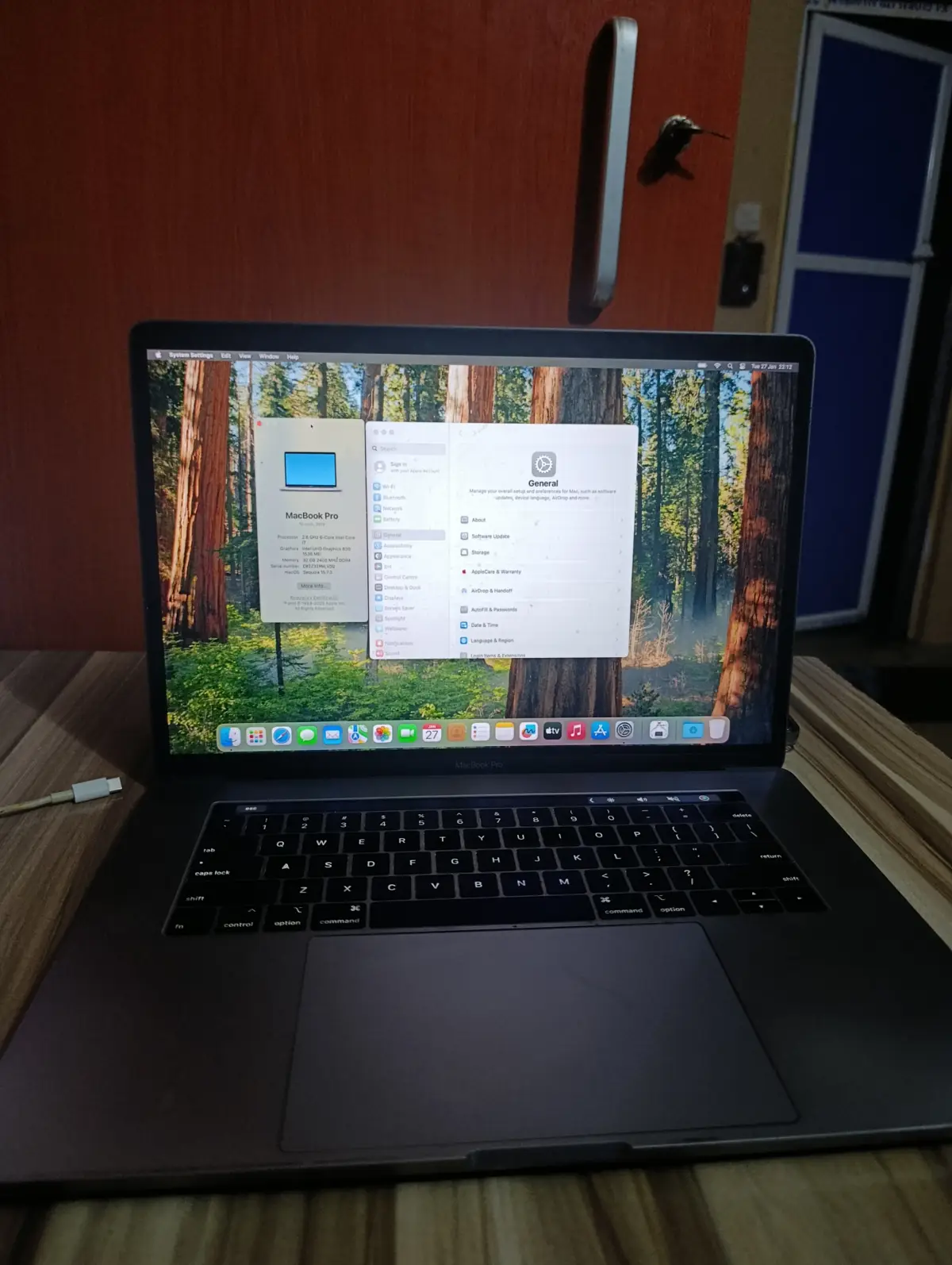 MacBook pro 15 inch 2019 - Image 2