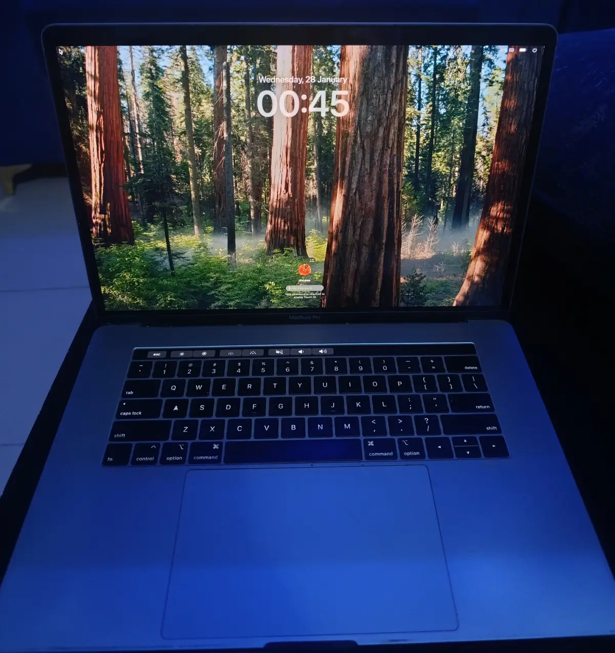 MacBook pro 15 inch 2019 - Image 3