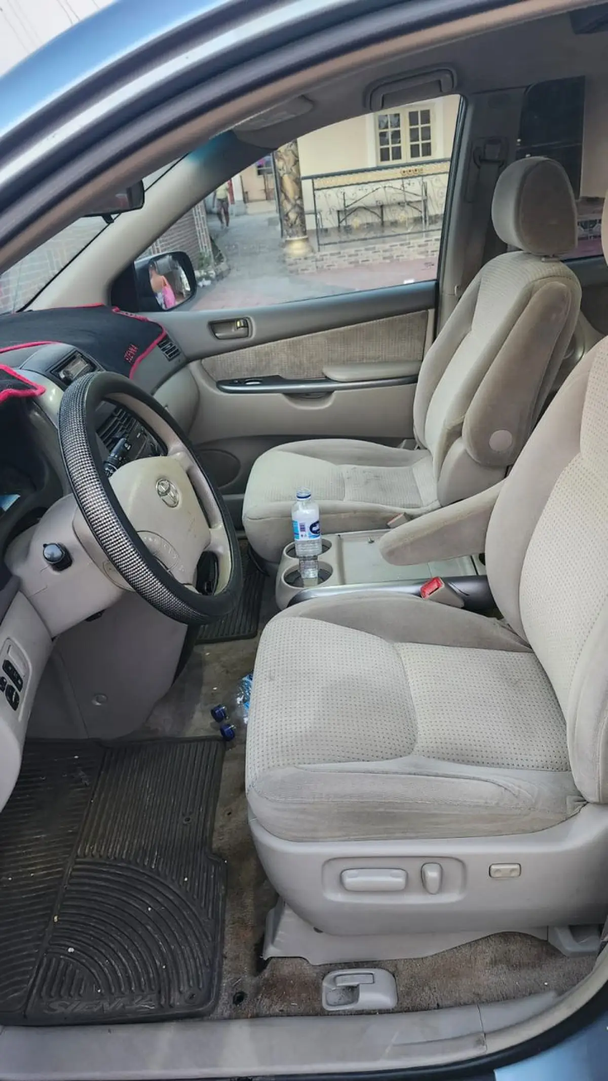 2008 Sienna LE - Image 3