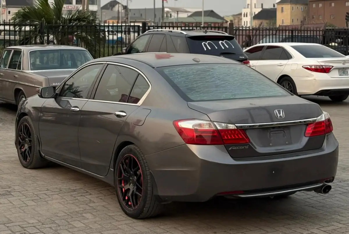 2015 Honda Accord - Image 4