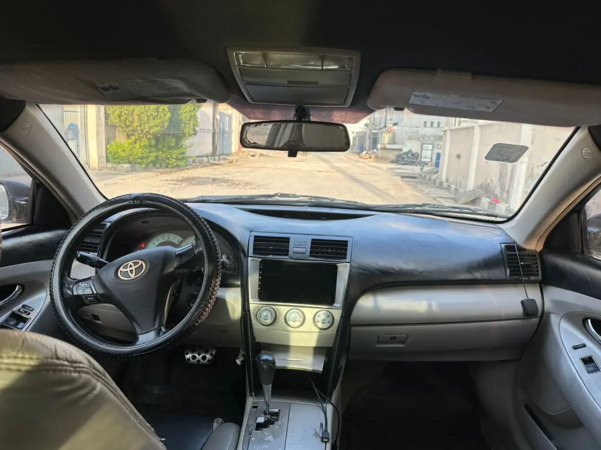 Neatly Used 2011 Toyota Camry Sport - Image 4