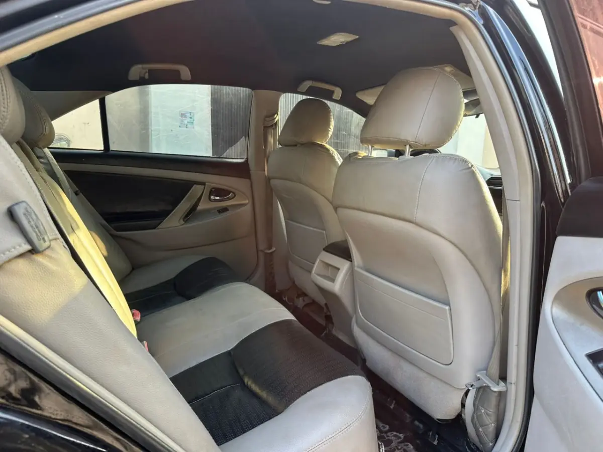 Neatly Used 2011 Toyota Camry Sport - Image 7