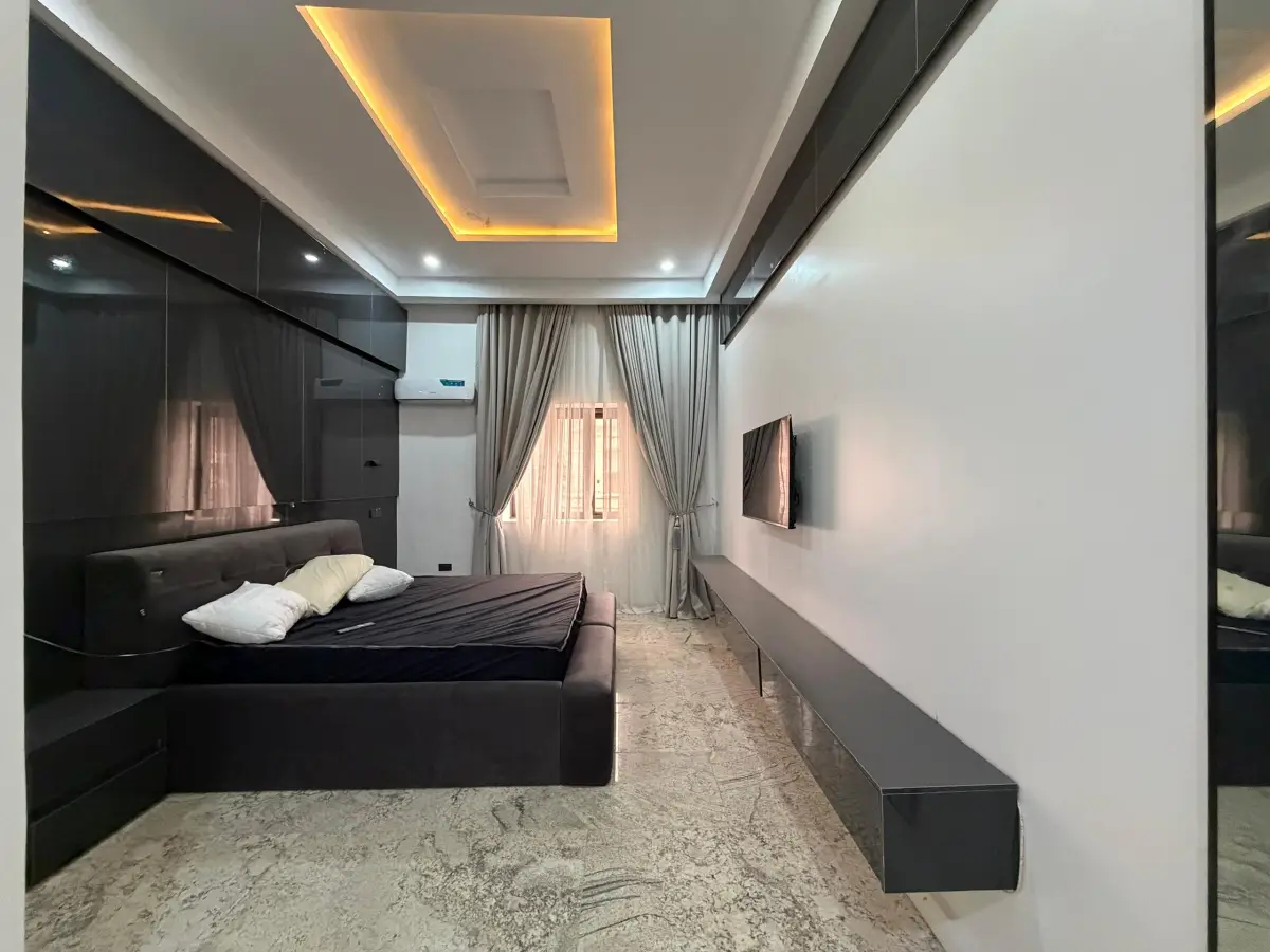 To Let furnished 3bedrooms with bq at katampe extension - Image 3