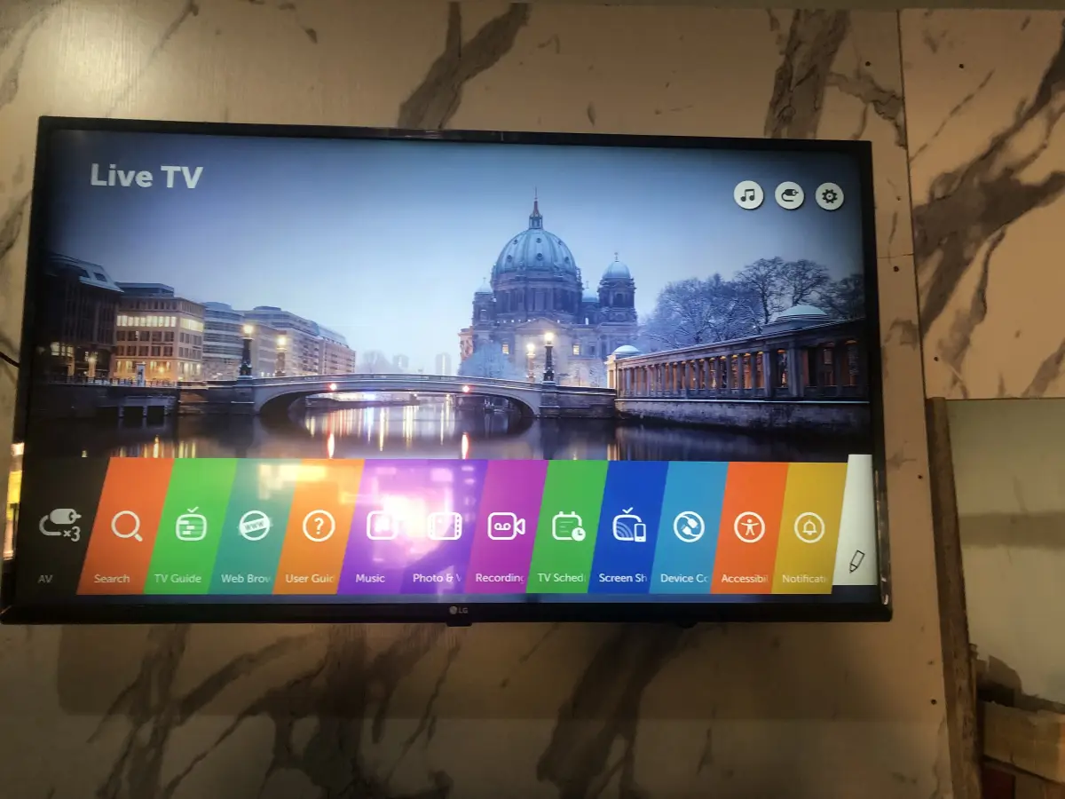 LG smart tv 43 inches - Image 2