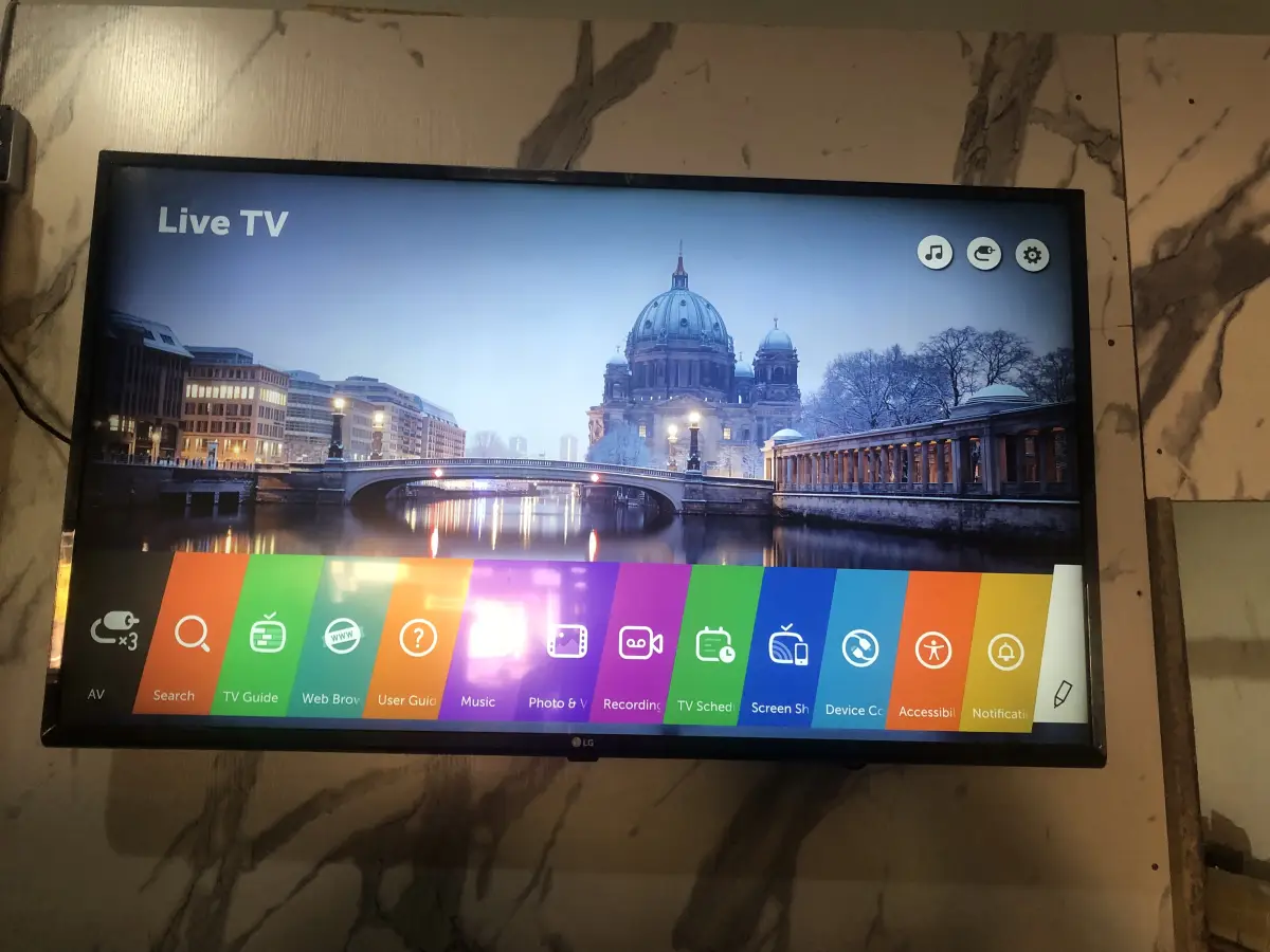 LG smart tv 43 inches - Image 3