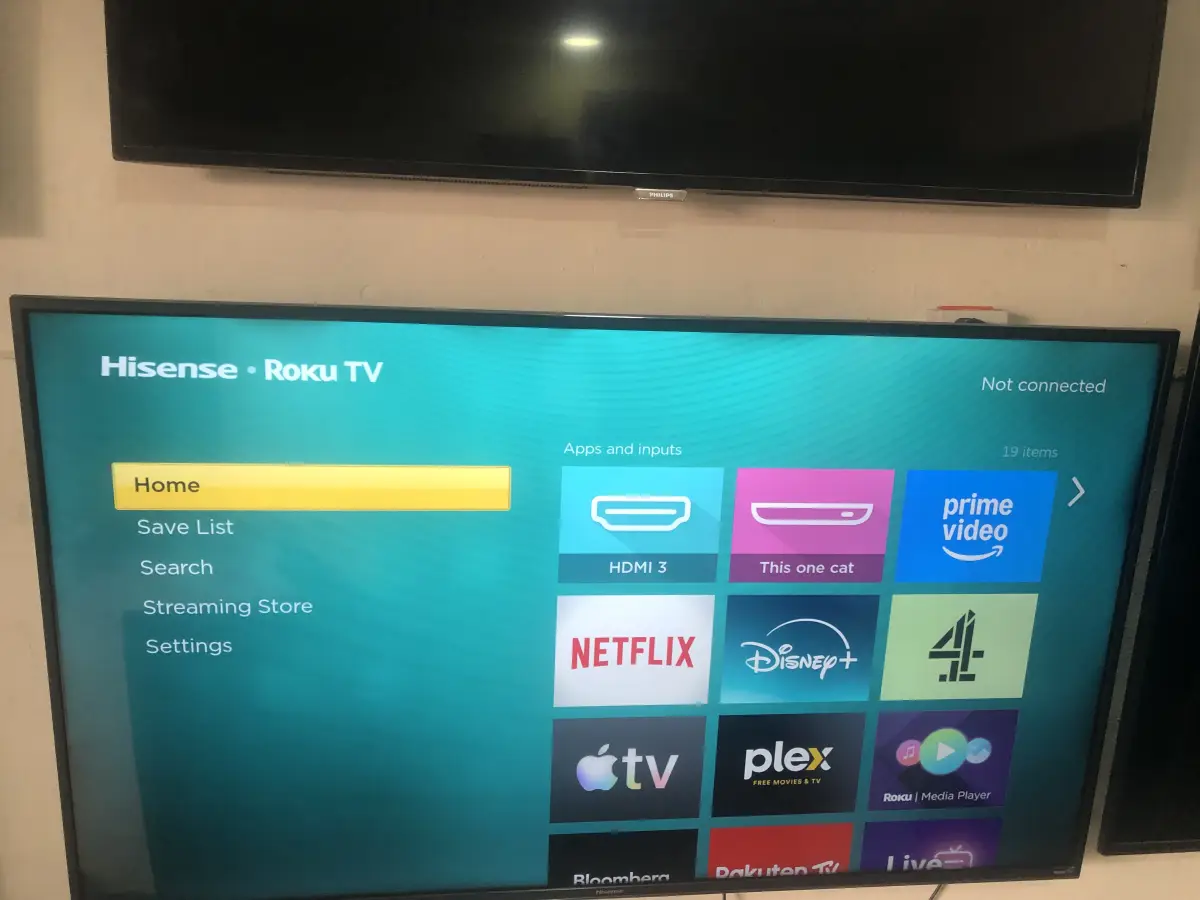 Hisense Roku 55 inches - Image 2
