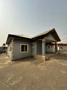 To Let Standard 3bedrooms bungalow at Gwarinpa extension