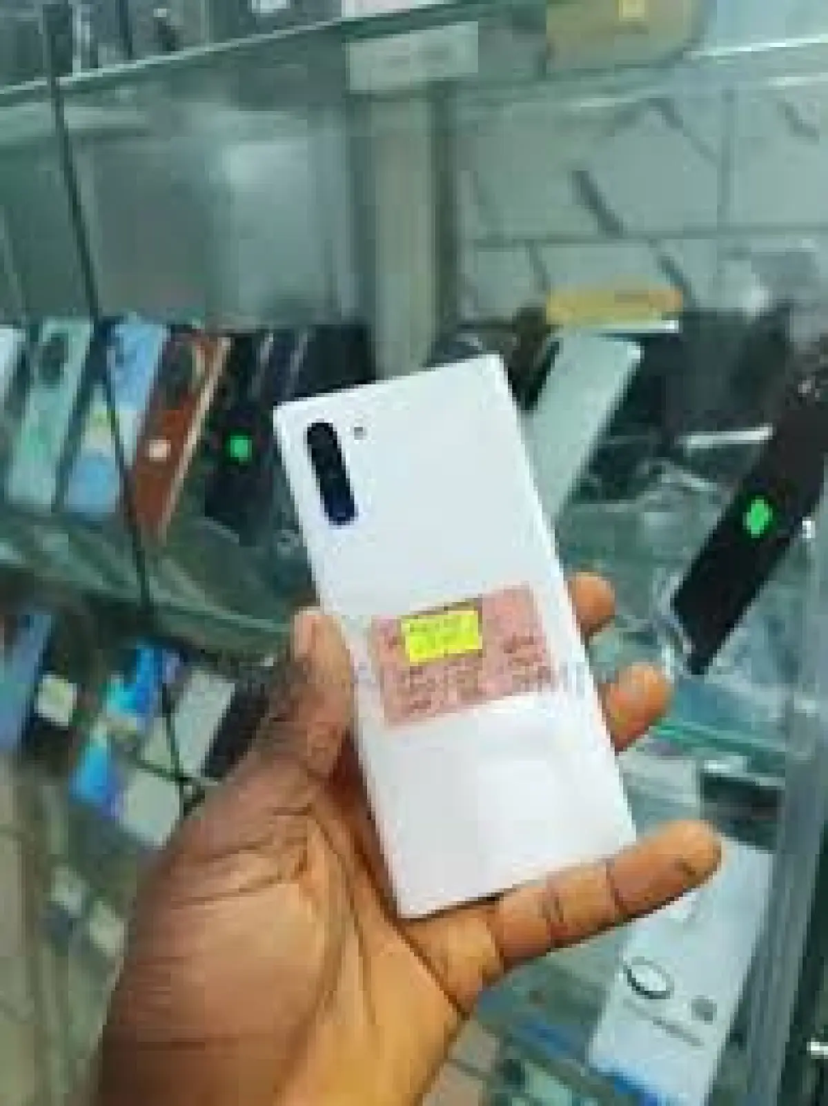 NEW AND LONDON USED PHONES AVAILABLE FOR SALE ON PROMO PRICES CAPLEASE TRY - Image 3