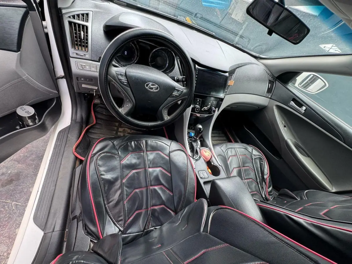 I have A 2013 HYUNDAI SONATA FOR SALE IN MY CUSTODY AT AJAH ILAJE LAGOS - Image 3