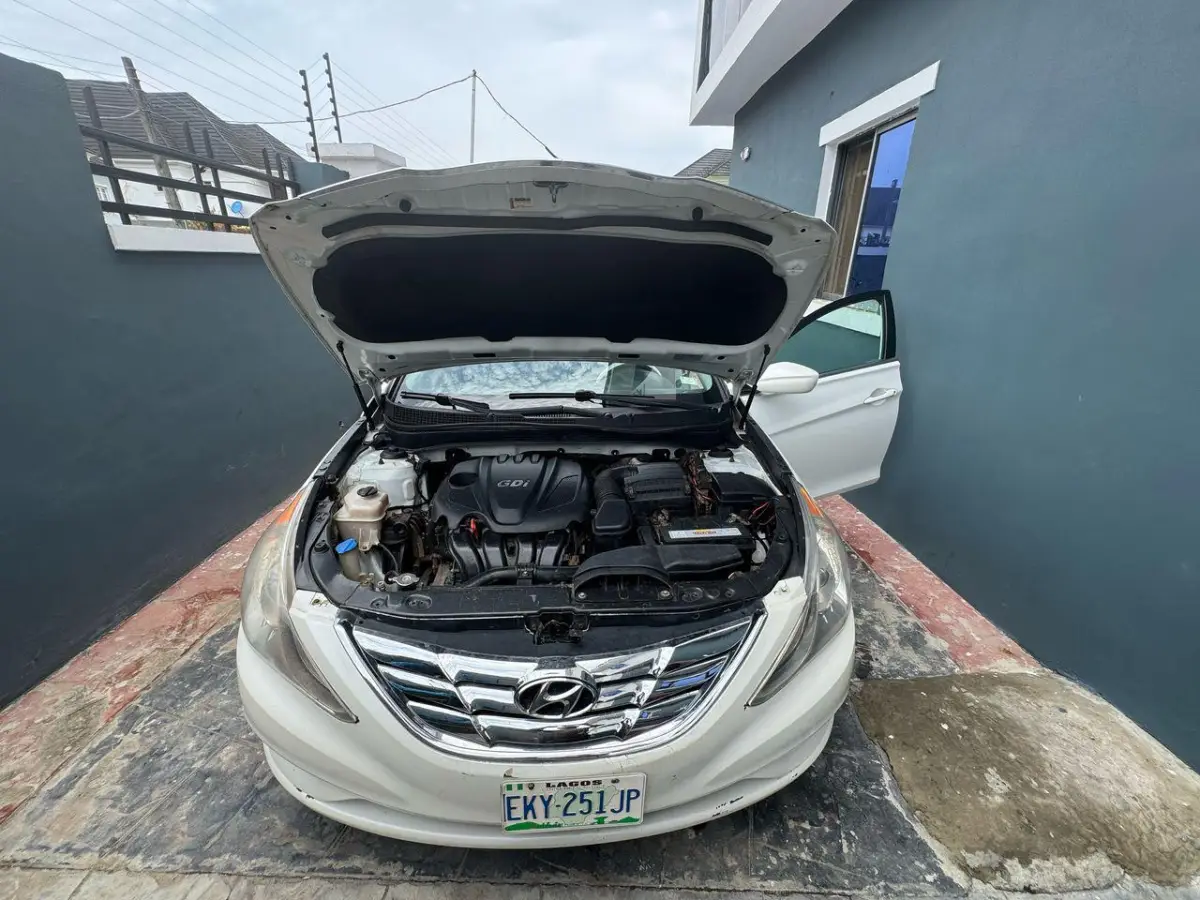 I have A 2013 HYUNDAI SONATA FOR SALE IN MY CUSTODY AT AJAH ILAJE LAGOS - Image 6
