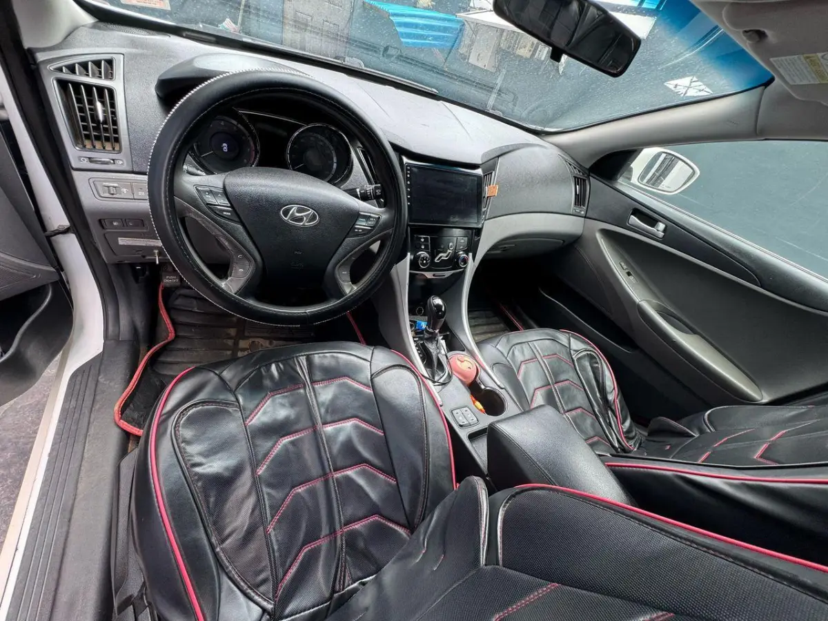 I have A 2013 HYUNDAI SONATA FOR SALE IN MY CUSTODY AT AJAH ILAJE LAGOS - Image 7