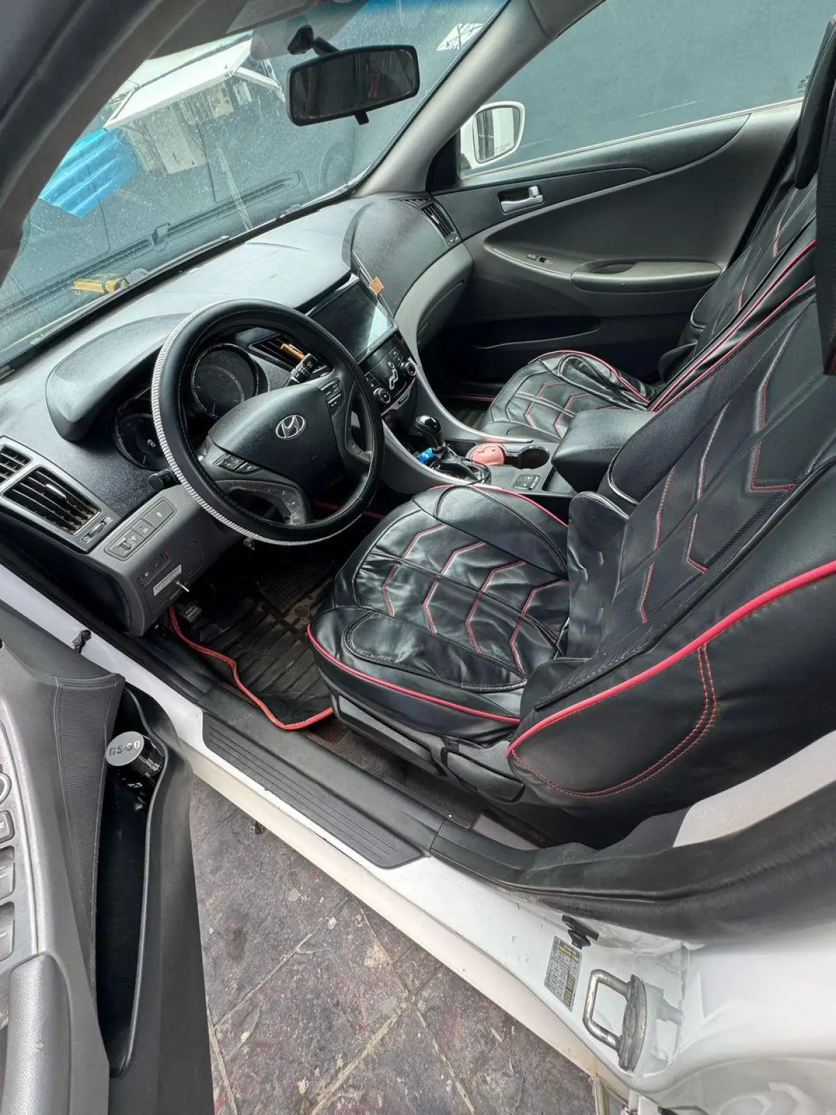 I have A 2013 HYUNDAI SONATA FOR SALE IN MY CUSTODY AT AJAH ILAJE LAGOS - Image 9