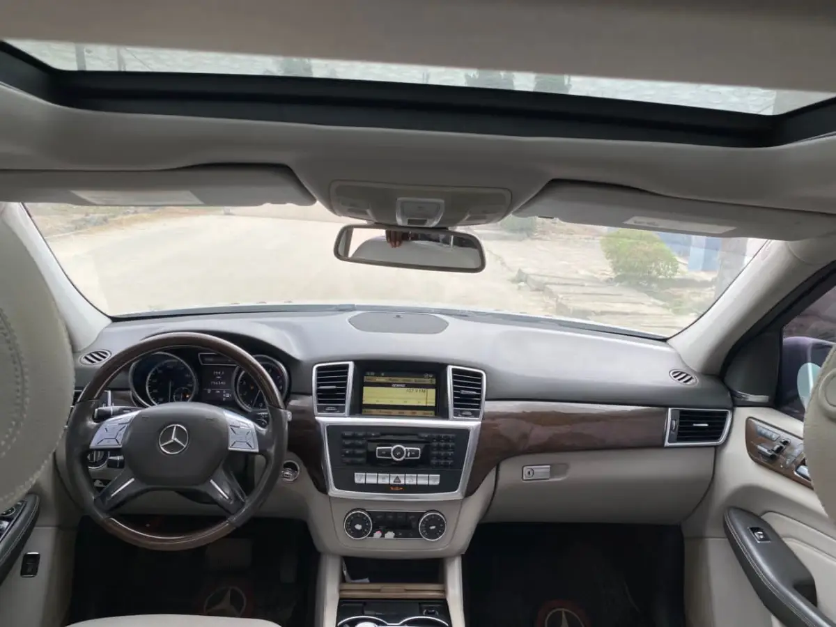 I want to sell my car nothing at all to fix at all 2012 ml350 first body sl - Image 7