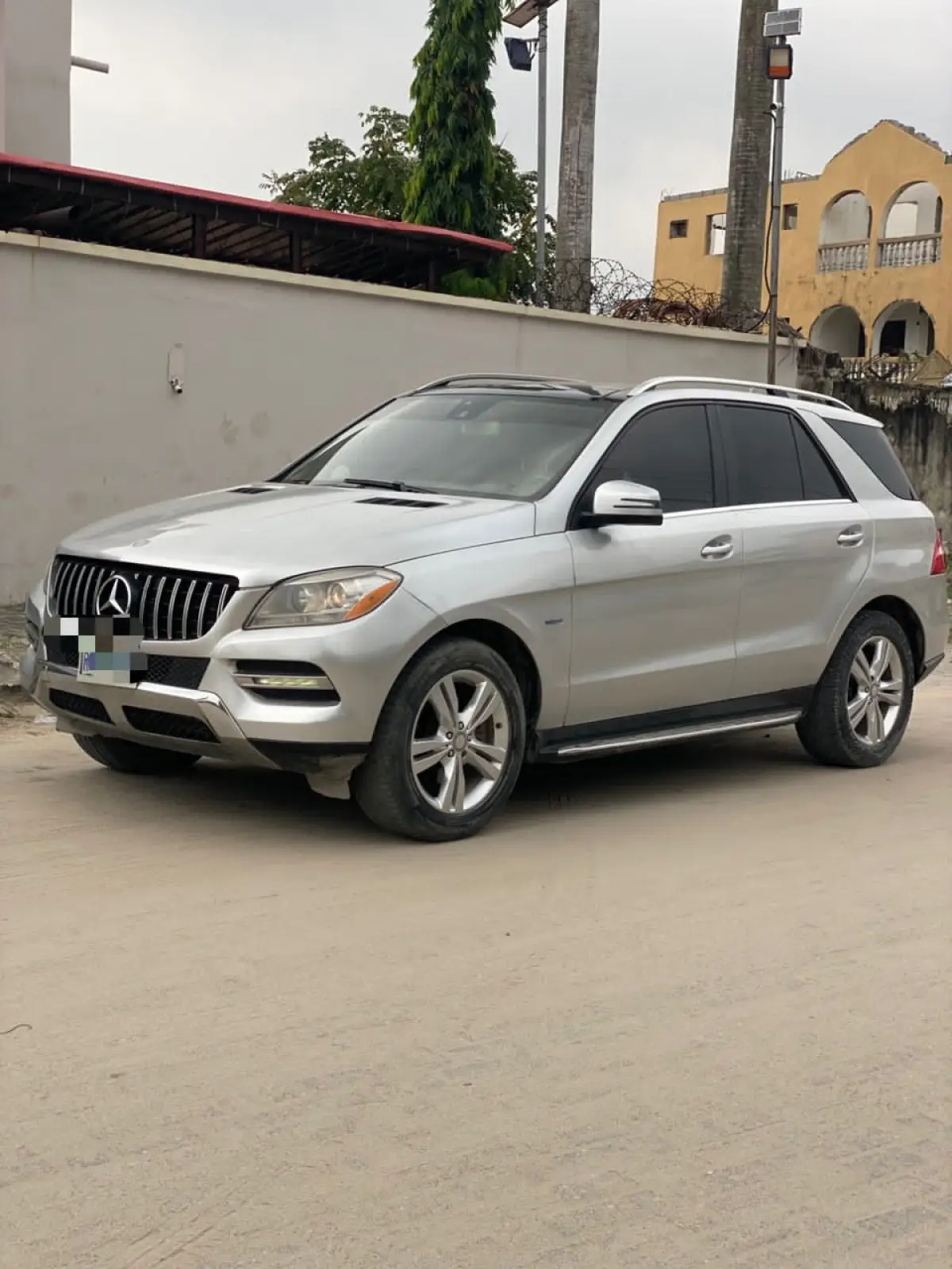 I want to sell my car nothing at all to fix at all 2012 ml350 first body sl - Image 8