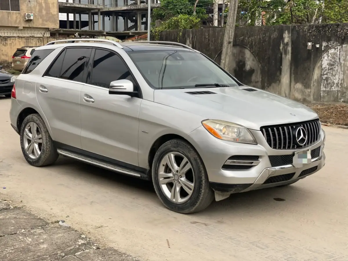 I want to sell my car nothing at all to fix at all 2012 ml350 first body sl - Image 9