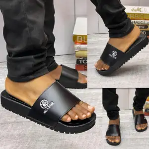 Slide, snapcap, jeans chain, socks, shoes