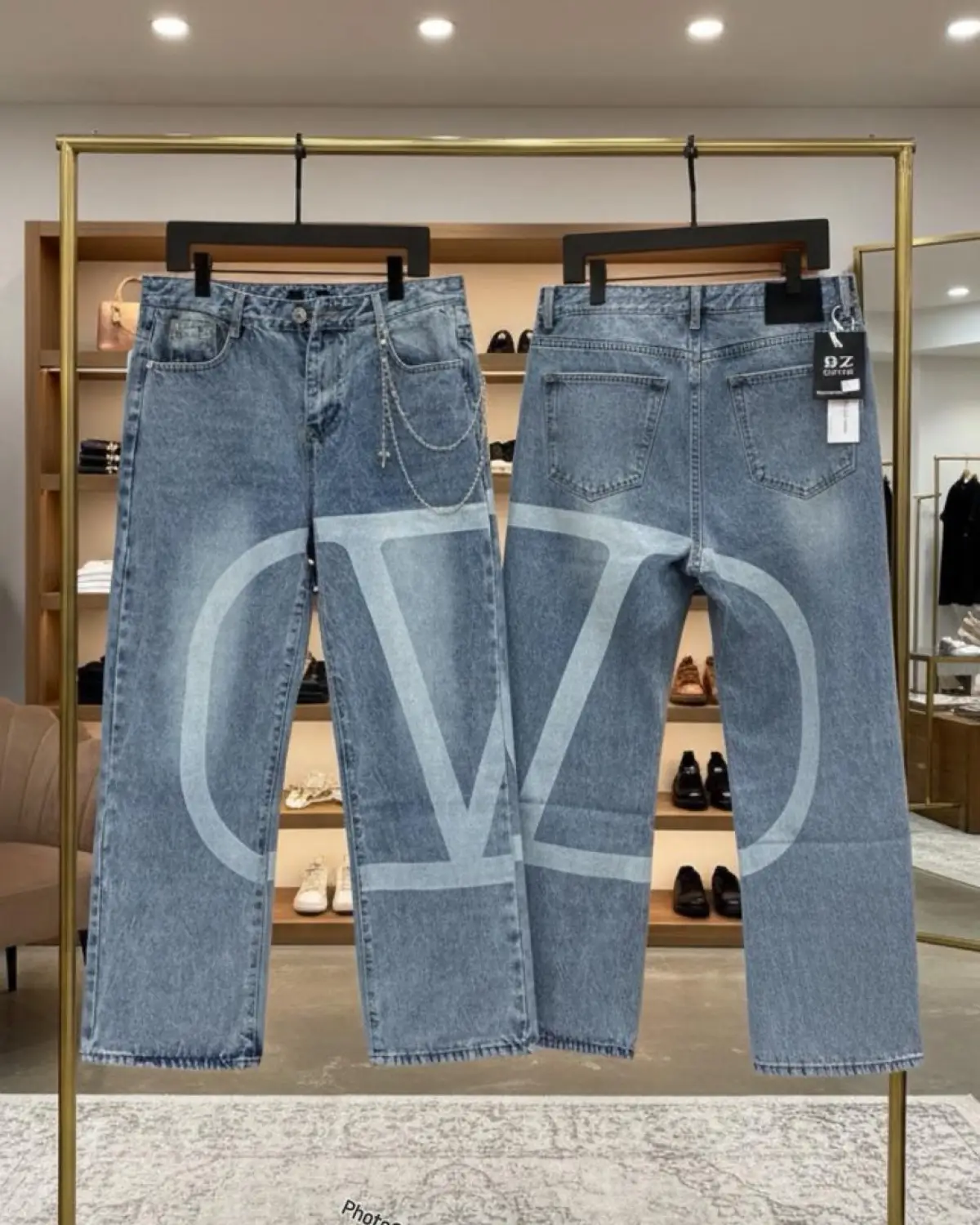 Slide, snapcap, jeans chain, socks, shoes - Image 19